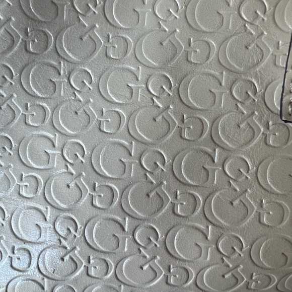 GUESS OVERSIZED TOTE - Picture 11 of 12